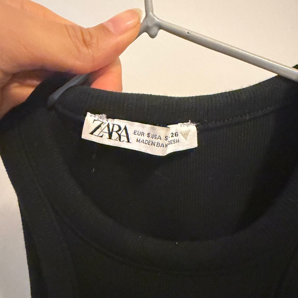 Zara Black Racerback Tank Top - Picture 2 of 2